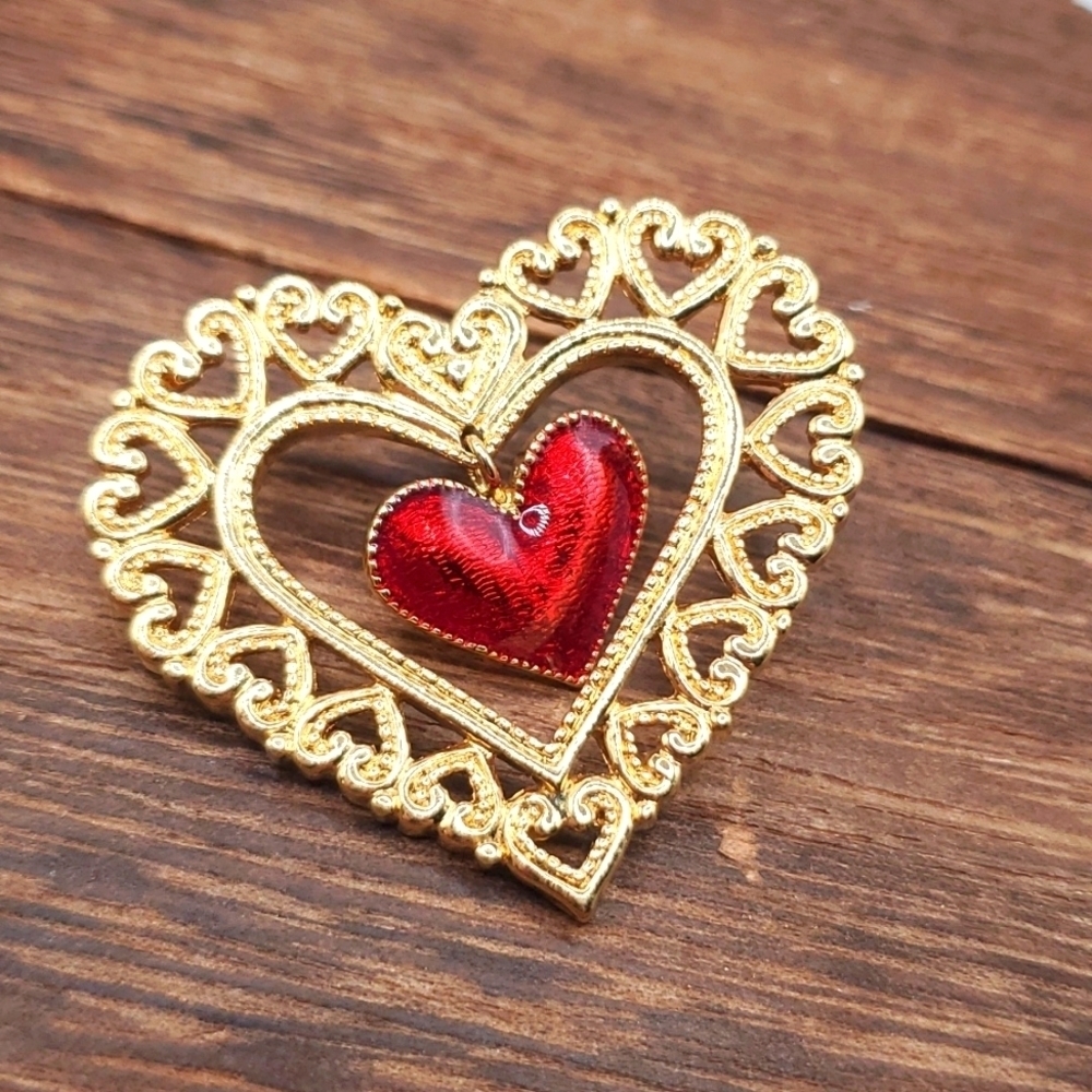 Brooch Valentine's day heart lace doily B670